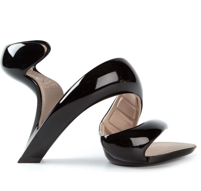 Julian Hakes - Mojito sandals €125, na farfetch.com