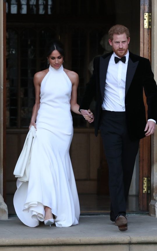 Meghan Markle escolhe a designer Stella McCartney para o vestido usado na recepção do casamento